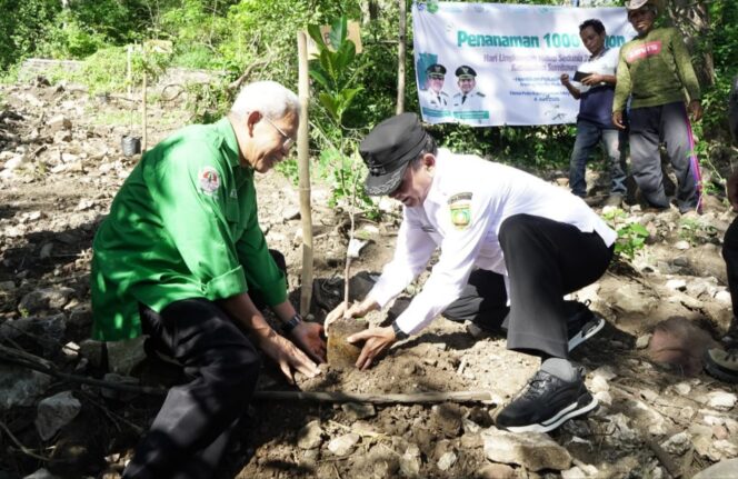 
 Prihatin Krisis Air, Wabup Sumbawa Pimpin Gerakan Penanaman 1.000 Pohon