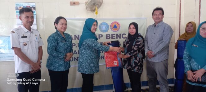 
 Korban Banjir Tarano dan Labuhan Badas Terima Bantuan dari TP PKK Kabupaten Sumbawa