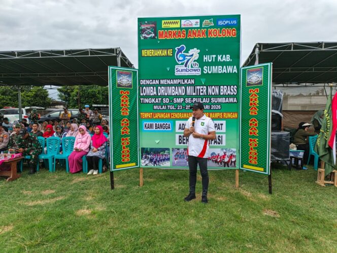 
 Ketua KONI Nilai Lomba Drumband Militer Non Brass Simbol Semangat di HUT Kabupaten Sumbawa