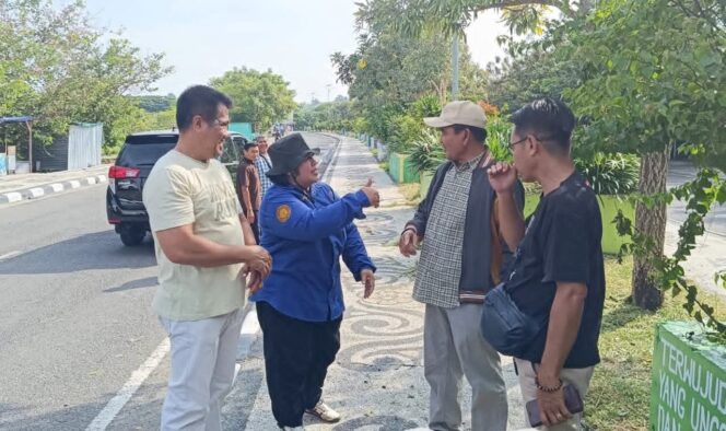 
 Tinjau Gotong Royong Jalur Samota, Wabup Sumbawa Minta OPD Intens Jaga Kebersihan