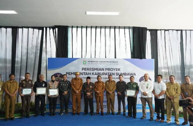 
 Bupati Sumbawa Resmikan Proyek Strategis Bidang Kesehatan dan Ruang Publik