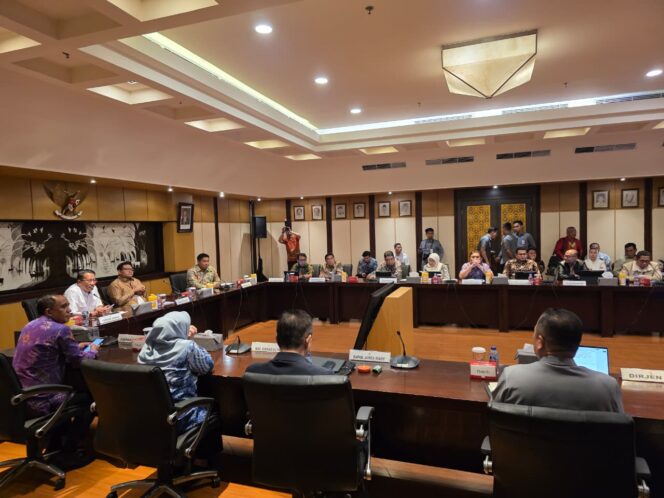 
 Bupati dan Wabup Sumbawa Hadiri Rakor Program Presiden 2026, Perjuangkan BSPS dan Hunian Layak