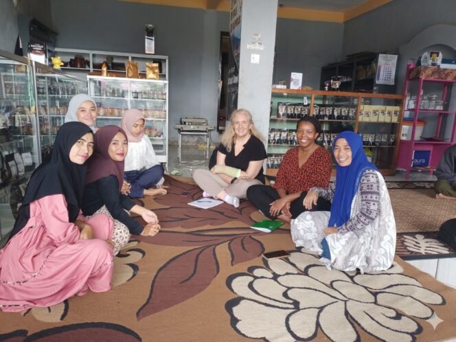 
 Perempuan Tangguh di Balik UMKM yang Mendunia: Kisah Mitra AMMAN dari Sumbawa dan Lombok