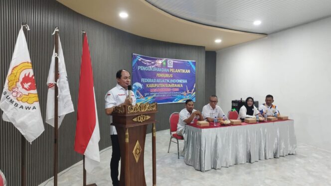 
 Pengurus Akuatik Sumbawa Dikukuhkan, Ketua KONI Tekankan Raih Medali di Porprov NTB