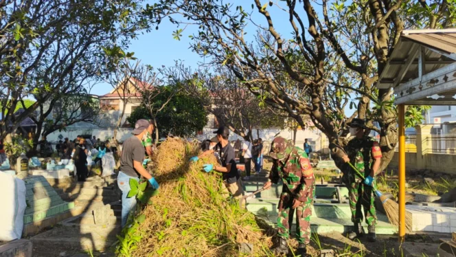 
 Didukung PT.AMNT, SARAMBA Gelar Sabersi Kuber untuk Lestarikan Makam Kesultanan Sumbawa