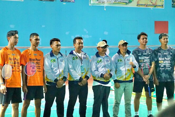 
 Wabup Sumbawa Tutup Kejuaraan Bulutangkis Bupati Open 2026