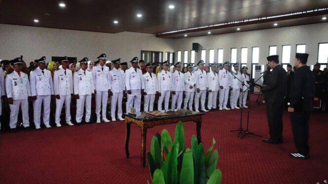 
 Bupati Sumbawa Lantik 18 Kades Masa Jabatan 2026–2034